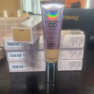 IT Cosmetics CC+ Illumination Cream with SPF 50+